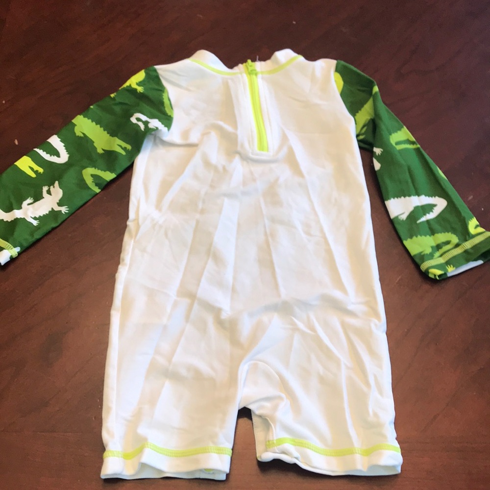 🎉 Hatley Alligator Rash Guard - Picture 2 of 4